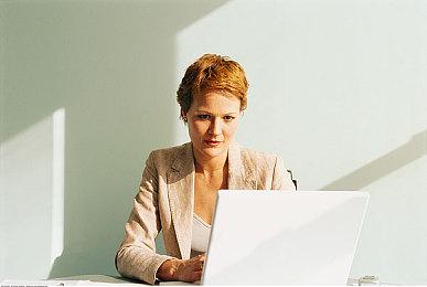 《怪物猎人：荒野》新更新即将上线 超酷巨型冰镐武器登场